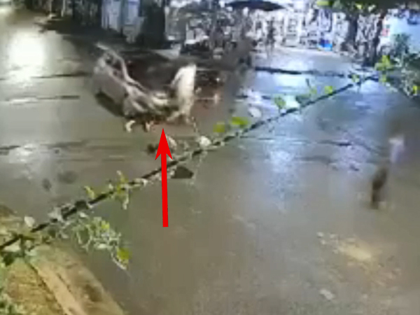 Gặp tai nạn giữa ngã tư, tài xế xe con còn có pha xử lý khiến nhiều người ám ảnh sau sự việc