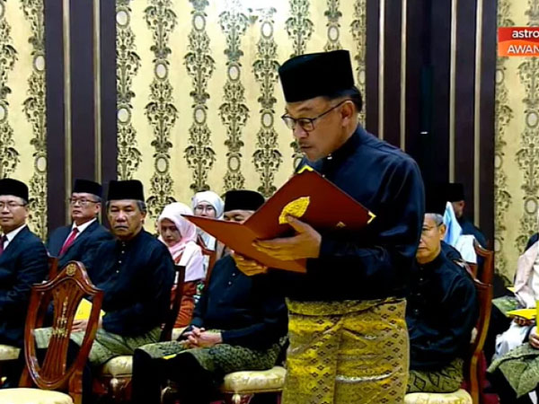 Cuộc đời thăng trầm hơn cả phim của tân thủ tướng Malaysia
