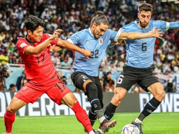 Hai lần bị cột dọc từ chối, Uruguay chia điểm Hàn Quốc