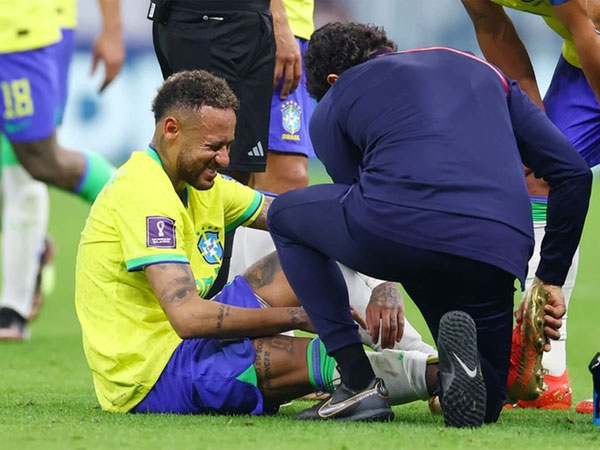 Cận cảnh chấn thương nặng khiến Neymar bật khóc trong ngày Brazil thắng Serbia