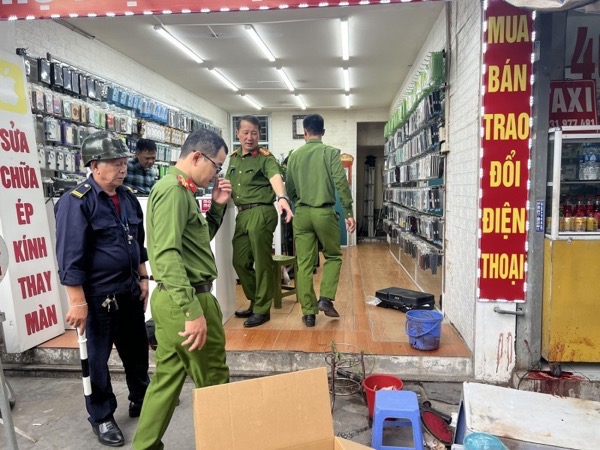 Hà Nội: Công an khẩn trương truy tìm hung thủ đâm chết chủ quán nước trên phố Hoàng Hoa Thám