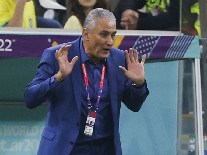 HLV Tite trấn an CĐV Brazil, tiết lộ cơ hội đá World Cup 2022 của Neymar sau chấn thương ở trận ra quân