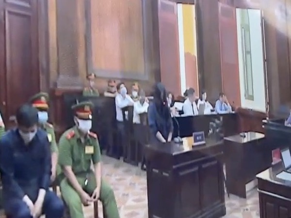 CLIP: Nguyễn Võ Quỳnh Trang khóc nức nở, HĐXX phải nhiều lần nhắc lại câu hỏi