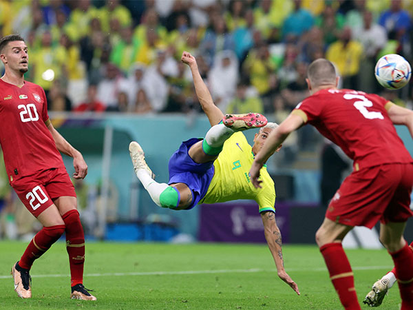 Richarlison lập siêu phẩm móc bóng, Brazil lại gieo sầu cho Serbia