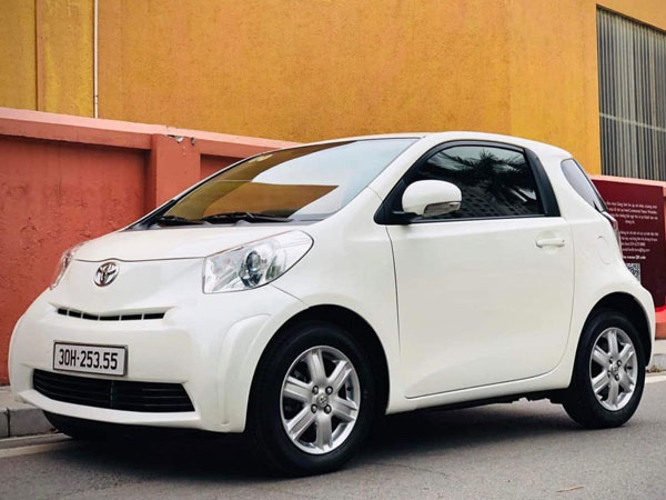 'Ăn xăng như ngửi', ô tô 'tí hon' Toyota IQ 13 năm tuổi vẫn có giá 800 triệu