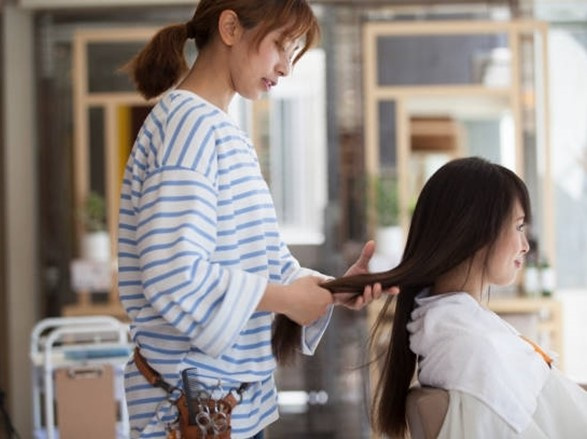 Vợ thất nghiệp vẫn đi làm tóc giá cao ngất, chồng có hành động gây bất ngờ
