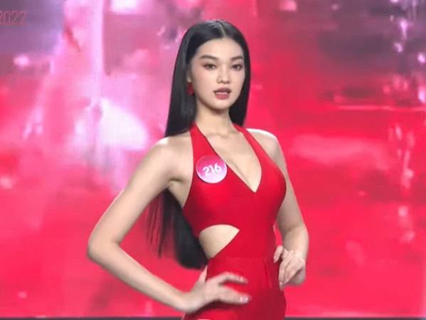 Chung khảo Hoa hậu Việt Nam 2022: Top 45 thả dáng với bikini nhưng trình catwalk còn 'sượng'