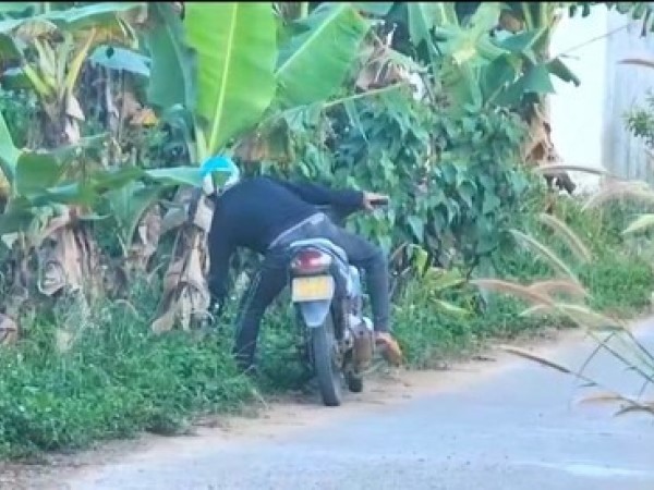 Khởi tố đối tượng ném ma tuý phi tang, tông thẳng xe vào công an