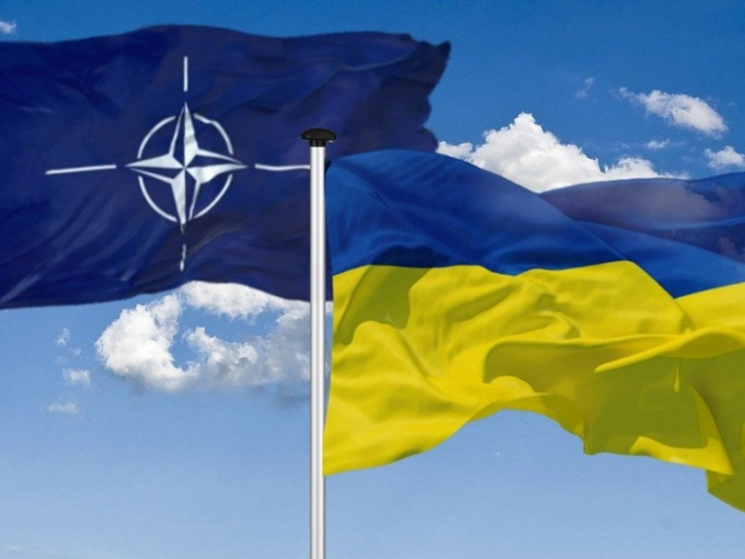 ‘Dốc cạn’ kho vũ khí cho Ukraine đối phó Nga, các thành viên NATO báo động đỏ
