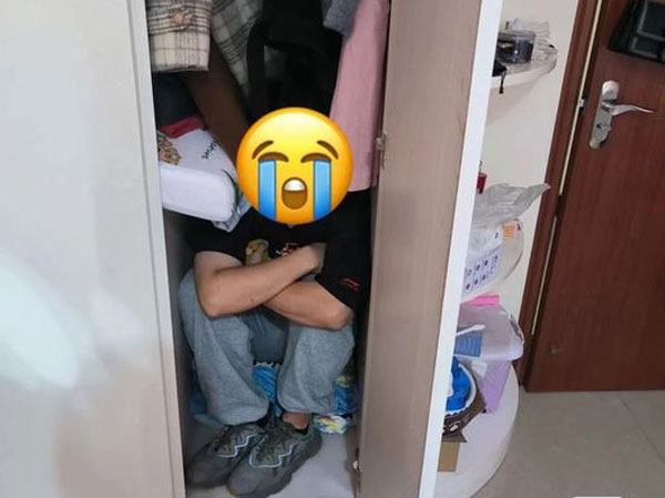 Đang ngồi trong phòng tâm tình cùng bạn trai thì bố đột nhiên quay về, pha 'đào tẩu' sau đó khiến dân tình được phen ngã ngửa