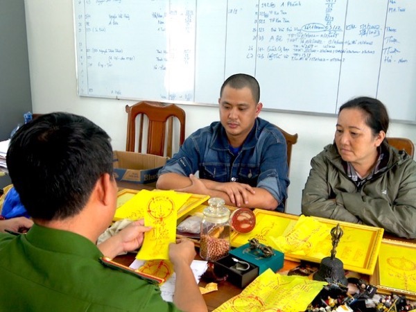 Nhờ thầy cúng 'online' giải bùa ngải, người phụ nữ mất trắng 2,5 tỷ đồng
