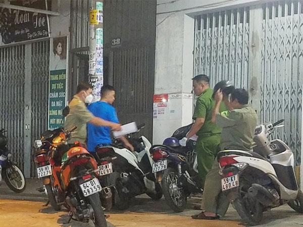 Phát hiện thi thể người phụ nữ tử vong trong tư thế treo cổ ở nhà trọ