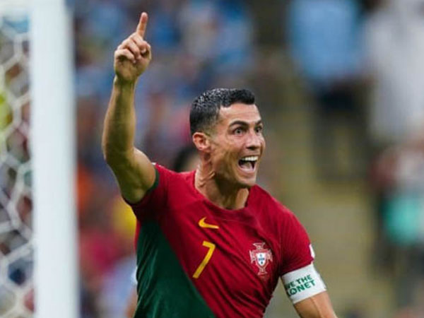 Ronaldo bị 'từ chối' kỷ lục trong ngày Bồ Đào Nha vào vòng 1/8 World Cup