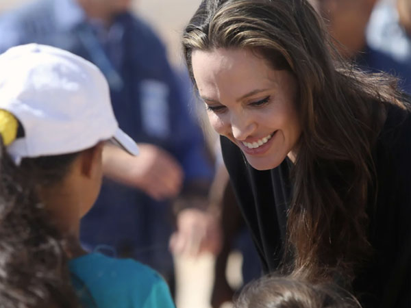 Angelina Jolie: Hành trình trở thành nhà hoạt động xã hội nhiệt huyết và nỗ lực làm một người mẹ 'đủ tốt'
