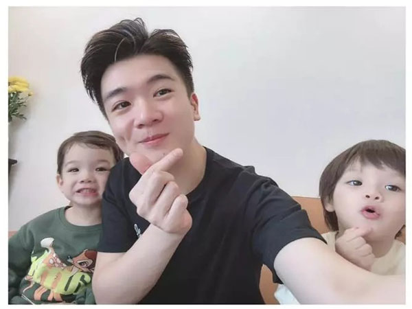 Cặp cháu nội song sinh của bầu Hiển càng lớn càng yêu
