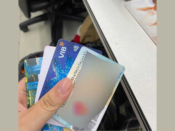 Câu chuyện 'cảm lạnh' vô cùng cảm động: Bị giật mất túi xách nhưng cô gái vẫn đăng đàn 'cảm ơn cướp' vì đã rất 'nhân từ' khi gửi giấy tờ lại cho mình