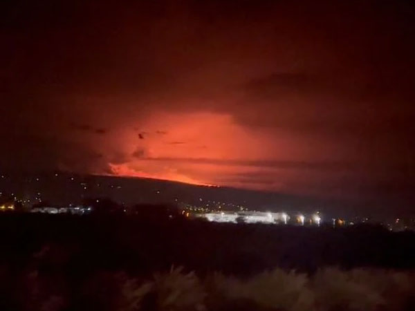Siêu núi lửa Hawaii phun trào sau gần 40 năm