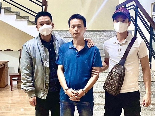 Kẻ truy nã sống bằng danh phận anh ruột suốt 16 năm