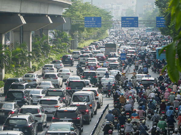 Hà Nội 'dẹp' được 8 điểm ùn tắc giao thông nhưng lại phát sinh thêm 10 điểm ùn tắc mới