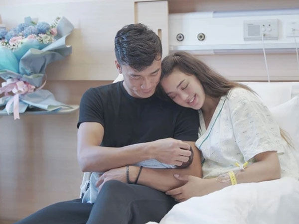 Bùi Tiến Dũng kể hành trình đưa vợ đi đẻ, tiết lộ bà xã gặp vấn đề sức khỏe phải nhập viện mổ cấp cứu