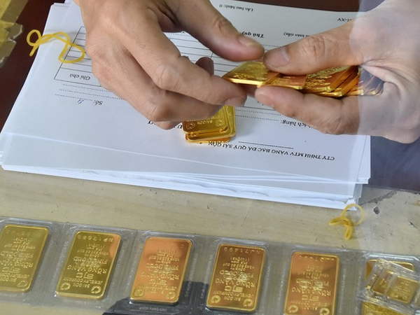 Giá vàng hôm nay 30-11: Tăng trở lại khi USD bị bán tháo