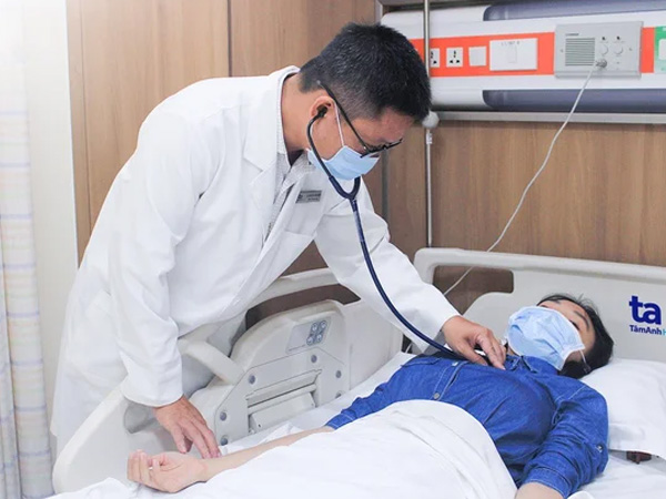 Cô gái 23 tuổi bị sốc phản vệ do tập thể dục quá sức