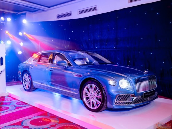 Cận cảnh xe siêu sang Bentley giá 17 tỷ, hao xăng chỉ bằng Kia Morning