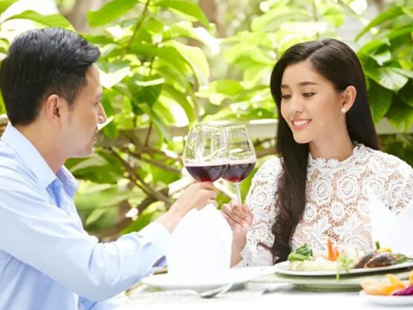 Lần đầu gặp đồng nghiệp của tôi, bố khuyên tôi nên cưới anh ấy
