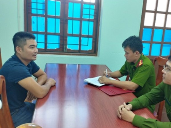 Mâu thuẫn chia tiền đền bù, nam thanh niên lôi hàng xóm về nhà mình đánh đập, doạ chém