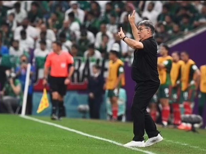 HLV đầu tiên ở World Cup 2022 bị sa thải