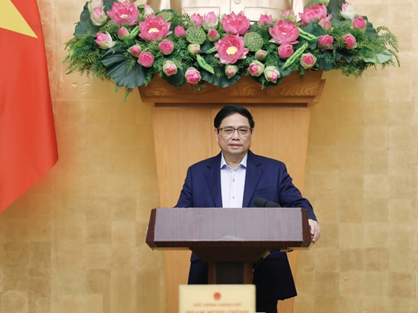 Thủ tướng: Khắc phục triệt để tình trạng thiếu xăng dầu, thuốc, vật tư y tế