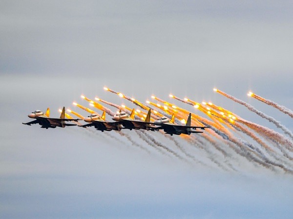 Su-30MK2, trực thăng Mi trình diễn tổng duyệt trên bầu trời Hà Nội