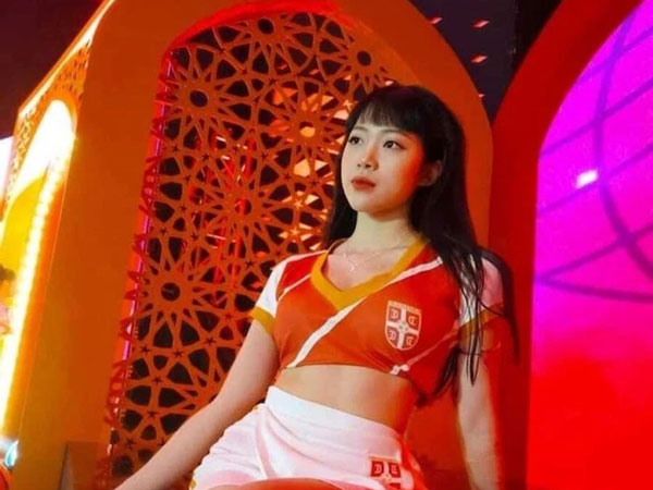 Bị chọc ngoáy không có gì ngoài nhan sắc, hotgirl Nóng cùng World Cup 2022 tung ra bằng ĐH loại xuất sắc