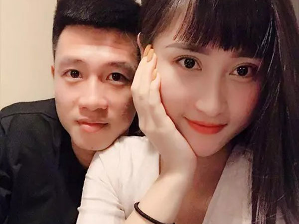Thêm cầu thủ nổi tiếng sắp lấy vợ, nhan sắc cô dâu gây bất ngờ