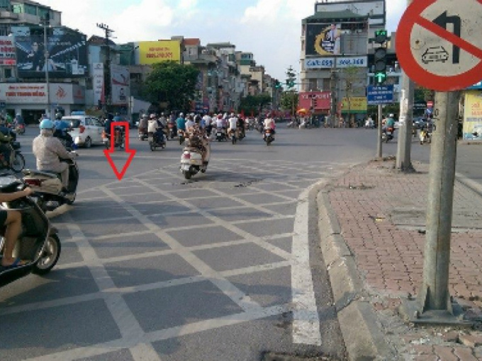 Gặp vạch kẻ đường mắt võng đi như thế nào để không bị phạt?