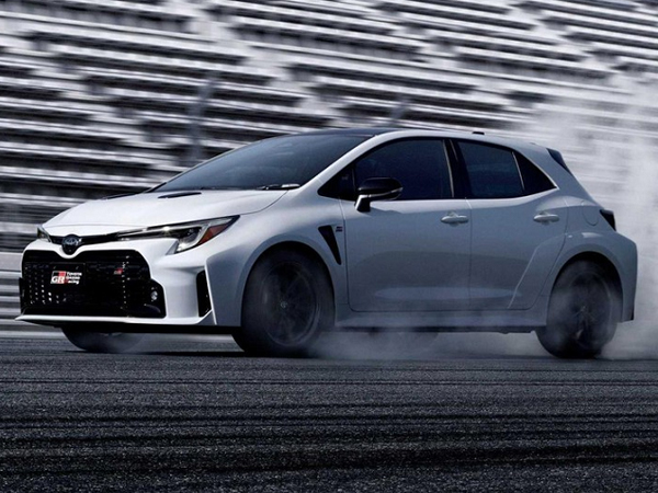 Toyota GR Corolla 2023 quá 'hot', hãng phải quay xổ số để bán xe