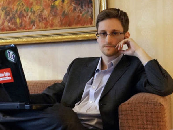 Edward Snowden được nhận hộ chiếu Nga