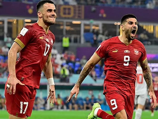 Thắng nghẹt thở Serbia, Thụy Sỹ theo chân Brazil đi tiếp