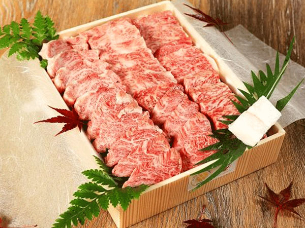 Hộp quà Tết tràn ngập bò Kobe, giá hàng chục triệu đồng