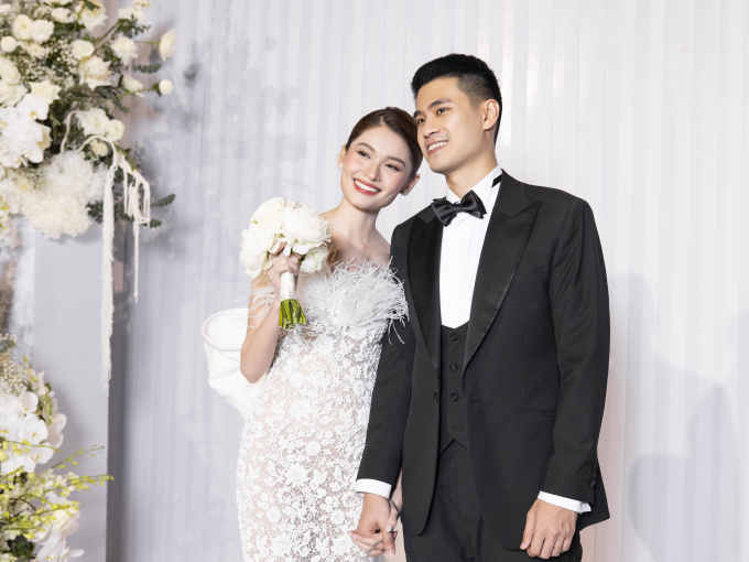 Á hậu Thùy Dung ngọt ngào bên chồng doanh nhân cao 1,83 m trong tiệc cưới
