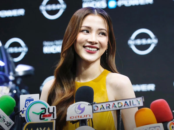 'Ngọc nữ xứ sở chùa Vàng' Baifern Pimchanok chính thức xác nhận 'vượt lên' mức tình bạn với Nine Naphat