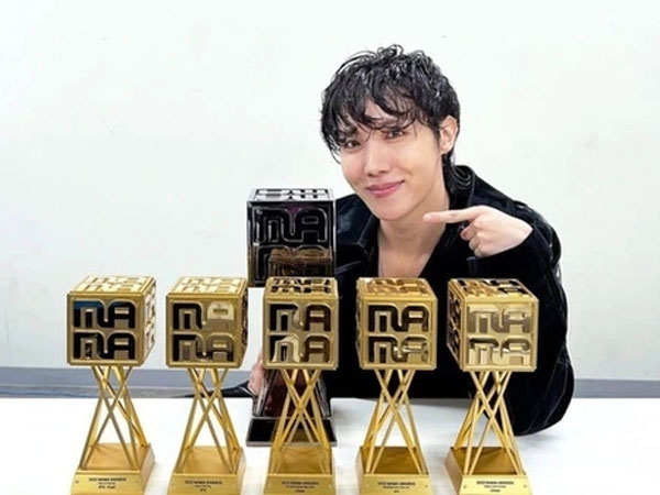 BTS 8 năm liên tiếp giành Daesang, trở thành nghệ sĩ đầu tiên nhận giải Bạch Kim tại MAMA