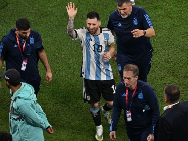 Vì sao Messi không ăn mừng cùng đồng đội sau trận thắng Australia?