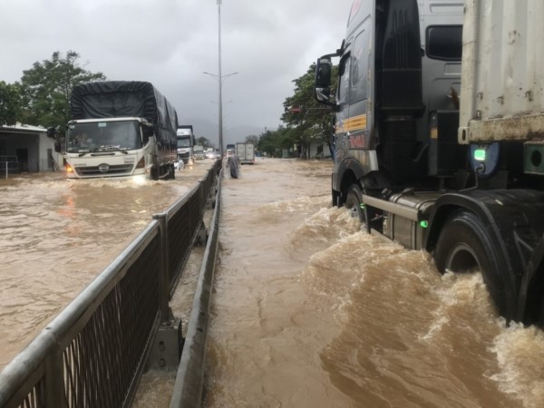 Mưa lũ ở miền Trung chưa có dấu hiệu chấm dứt trong những ngày tới