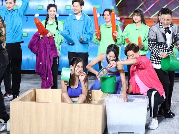 TVB hứng chỉ trích vì để diễn viên khoe da thịt