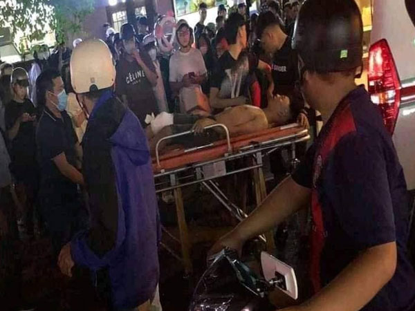 Nhóm thanh niên bất chấp hậu quả, ra tay chém người trong quán cà phê