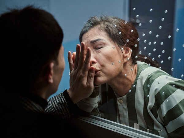 Hạnh phúc máu đạt top 1 doanh thu phòng vé