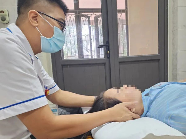 'Chỉ mất vài giây tiếp xúc nguồn lạnh có thể bị liệt mặt'