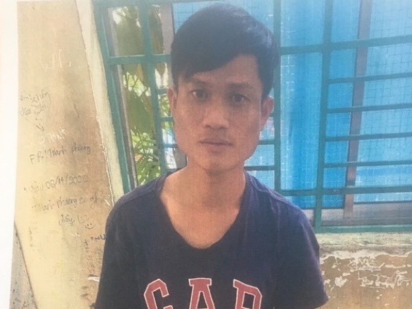 Vỡ nợ, nam thanh niên kề dao vào cổ nữ chủ tiệm tóc, cướp tài sản