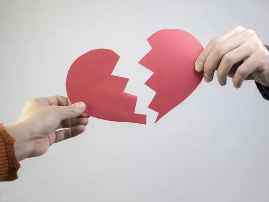 Kết hôn 10 năm, vợ kiên quyết ly dị chồng vì một thói quen